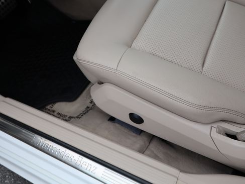 Used 2014 Mercedes-Benz E 350 4MATIC Sport image 18