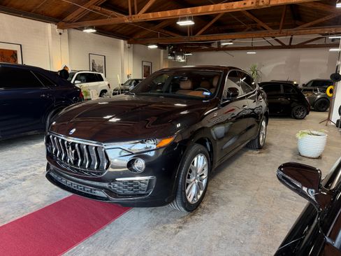 Used 2022 Maserati Levante GT AWD/4WD image 11
