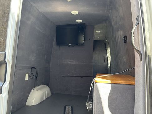 Used 2013 Freightliner Sprinter 2500 image 13