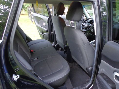 Used 2015 Kia Soul image 11