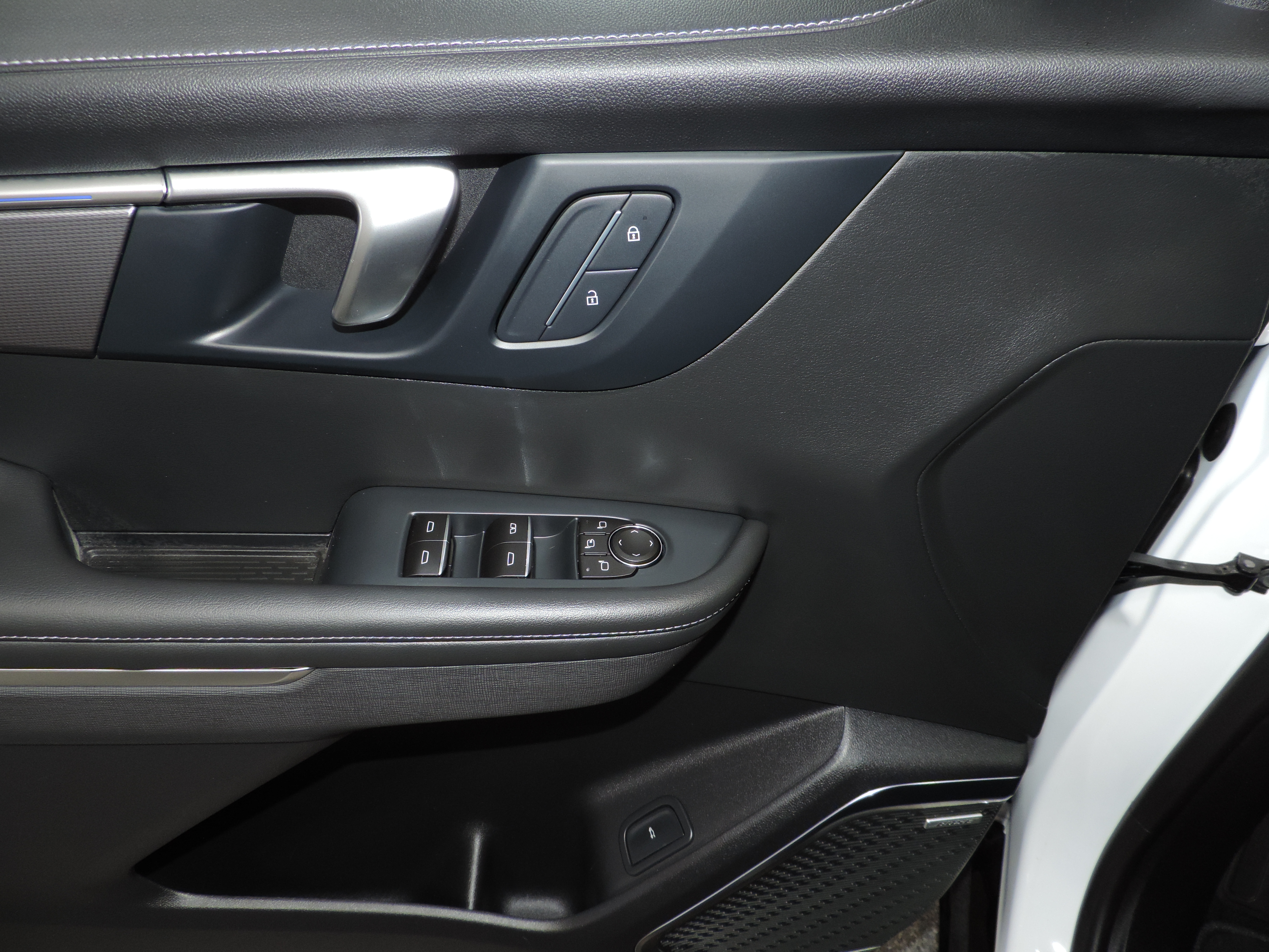 Used 2026 Buick Enclave AWD Sport Touring image 38