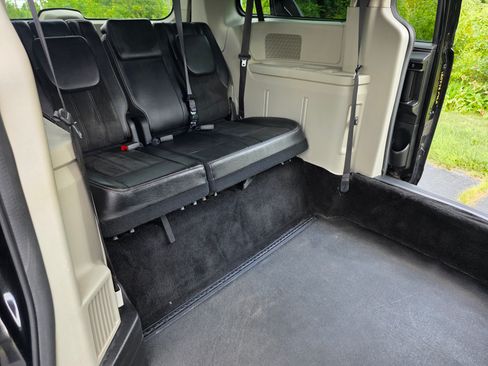 Used 2019 Dodge Grand Caravan SXT image 20