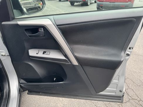 Used 2018 Toyota RAV4 AWD LE image 15