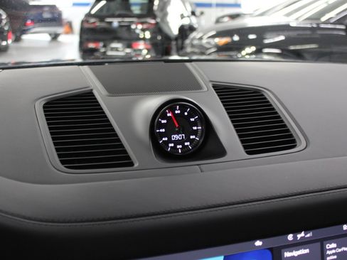 Used 2020 Porsche Cayenne Turbo Coupe AWD/4WD image 19