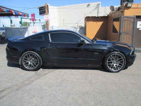 Used 2013 Ford Mustang GT Coupe RWD image 2