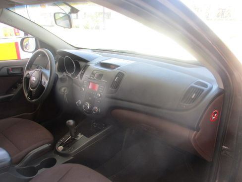 Used 2010 Kia Forte EX image 16