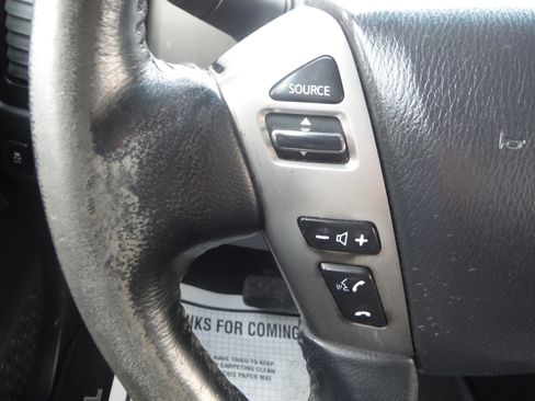 Used 2013 Nissan Titan SL image 18
