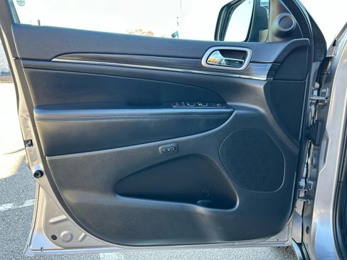 Used 2019 Jeep Grand Cherokee Limited image 22