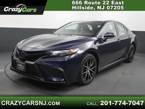 Used 2022 Toyota Camry SE image 1