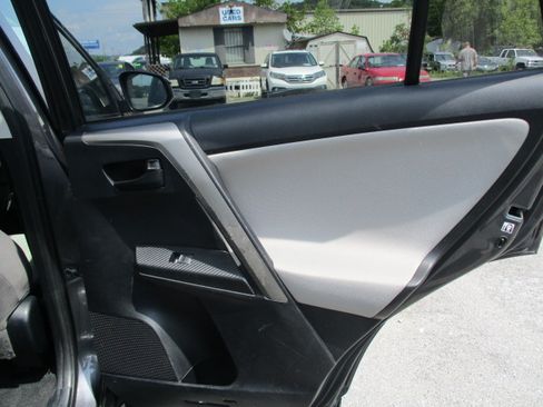 Used 2014 Toyota RAV4 AWD LE image 24