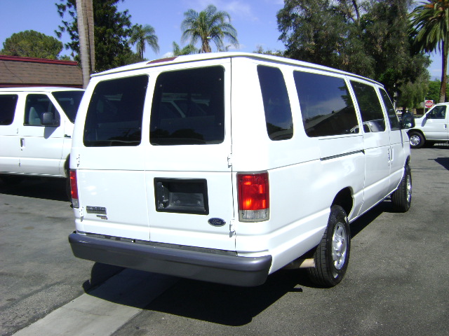 Used 2007 Ford E-350 and Econoline 350 Extended Wagon Super Duty RWD image 6