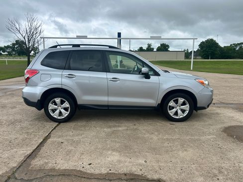 Used 2015 Subaru Forester 2.5i Premium AWD/4WD image 4
