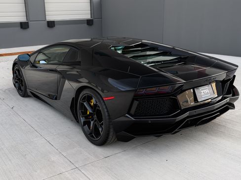Used 2013 Lamborghini Aventador LP 700-4 image 17
