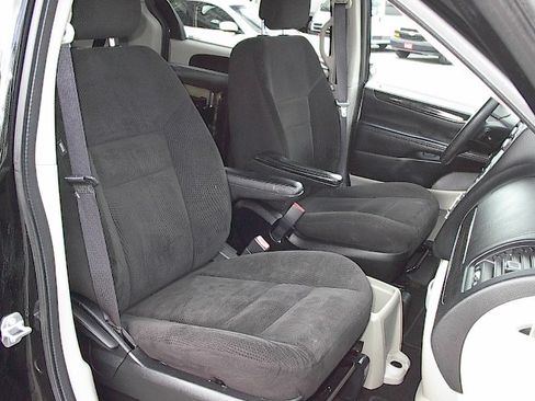 Used 2016 Dodge Grand Caravan SE image 10
