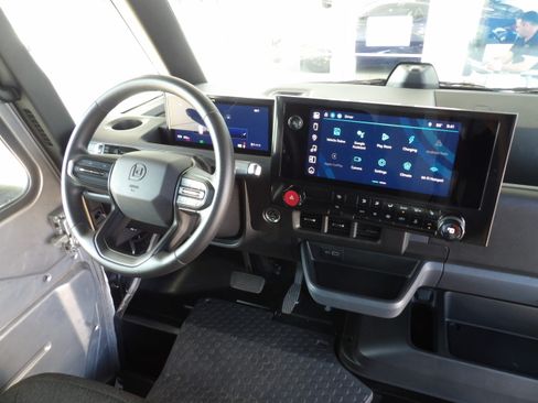 Used 2024 Chevrolet Brightdrop 600 AWD image 19