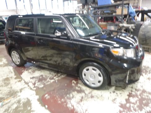 Used 2013 Scion xB image 4