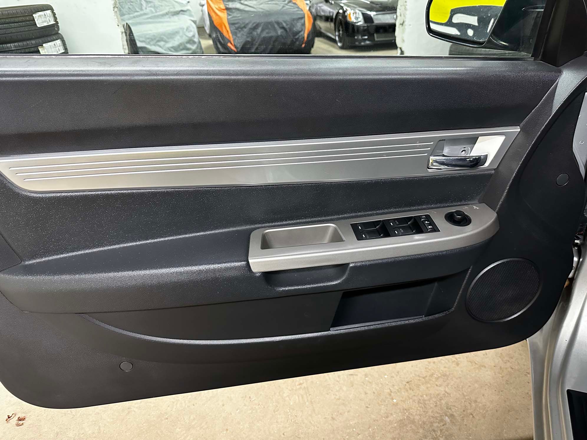 Used 2009 Chrysler Sebring LX FWD image 3