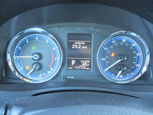 Used 2017 Toyota Corolla LE image 28