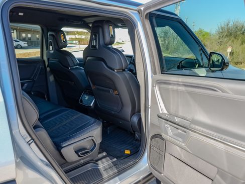 Used 2025 Rivian R1S Adventure image 22