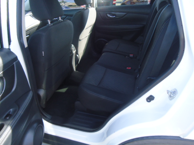Used 2018 Nissan Rogue FWD SV image 3