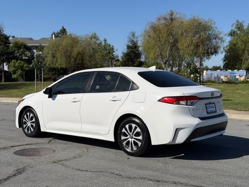Used 2021 Toyota Corolla LE Hybrid Sedan FWD image 3