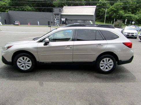 Used 2019 Subaru Outback 2.5i Premium AWD/4WD image 5