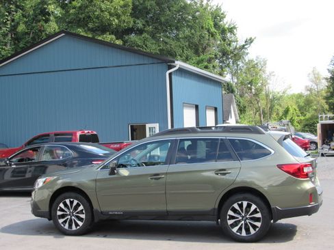 Used 2017 Subaru Outback 3.6R Limited AWD/4WD image 5