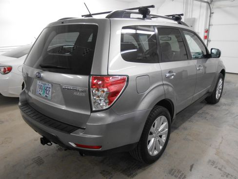Used 2011 Subaru Forester 2.5X Premium image 4