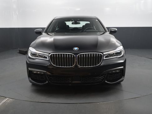 Used 2019 BMW 750i xDrive w/ Executive Package image 8