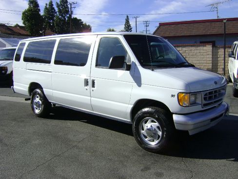 Used 2001 Ford E-350 and Econoline 350 XL image 3