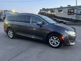 Used 2020 Chrysler Pacifica Limited image 2