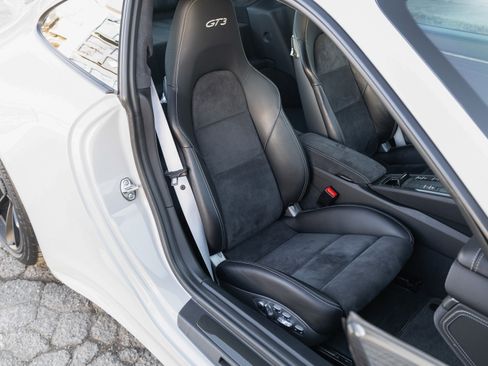 Used 2018 Porsche 911 GT3 image 12