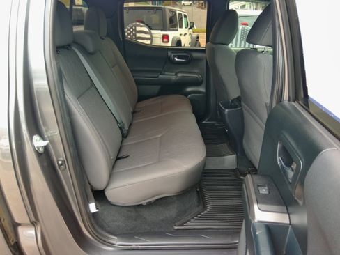 Used 2018 Toyota Tacoma TRD Off-Road image 29