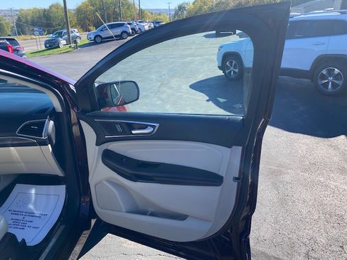 Used 2018 Ford Edge Titanium image 13
