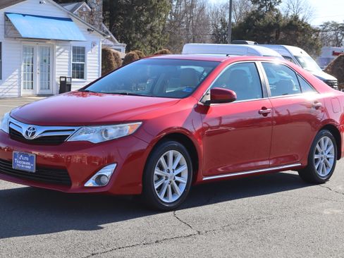 Used 2012 Toyota Camry XLE image 3