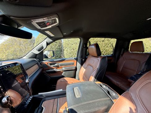 Used 2019 RAM 1500 Longhorn image 12