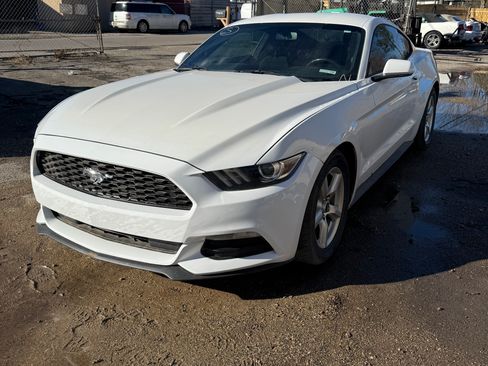 Used 2016 Ford Mustang image 1
