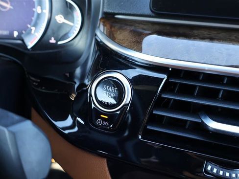 Used 2017 BMW 540i xDrive image 22