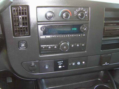 Used 2018 Chevrolet Express 2500 image 8