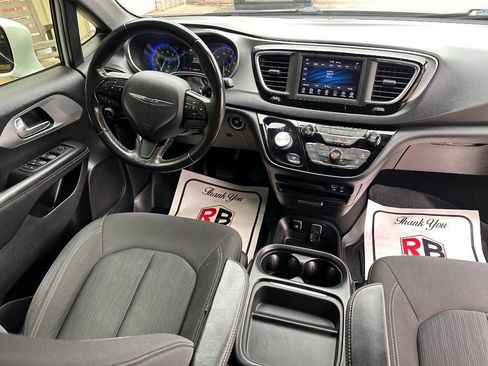 Used 2019 Chrysler Pacifica Touring Plus image 20