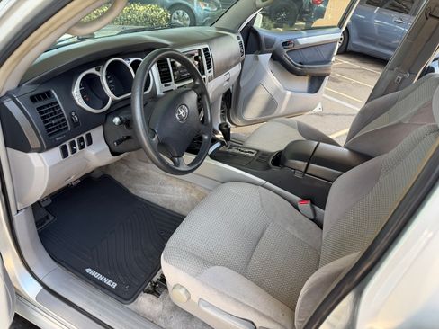 Used 2004 Toyota 4Runner 2WD SR5 V8 image 19