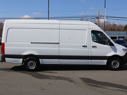 Used 2022 Mercedes-Benz Sprinter 2500 image 9