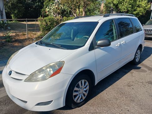 Used 2009 Toyota Sienna LE image 40