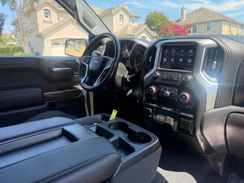 Used 2021 Chevrolet Silverado 1500 2WD Crew Cab LT image 14