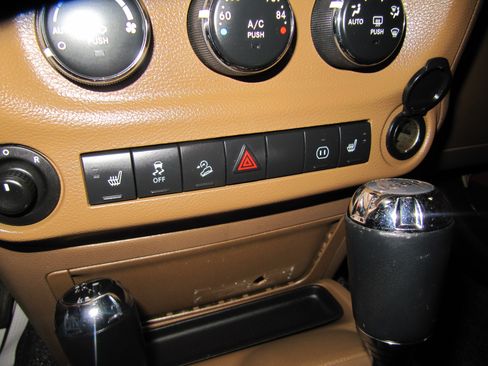 Used 2011 Jeep Wrangler Rubicon image 22