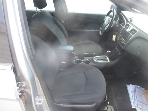 Used 2014 Chrysler 200 LX image 12