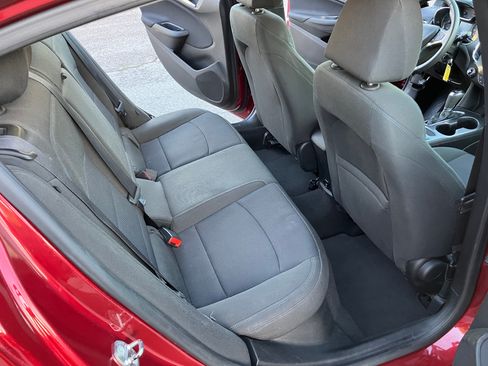 Used 2018 Chevrolet Cruze LT image 9