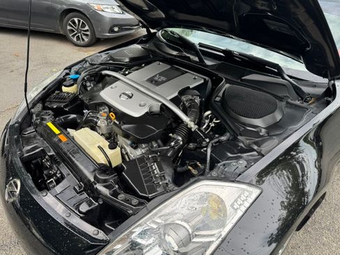 Used 2007 Nissan 350Z Roadster RWD image 25