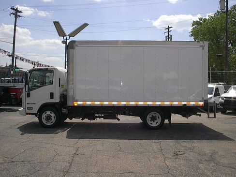 Used 2019 Isuzu NPR RWD image 9