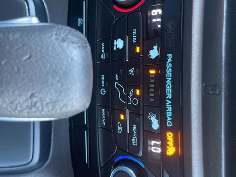 Used 2020 Ford Transit Connect XL image 30